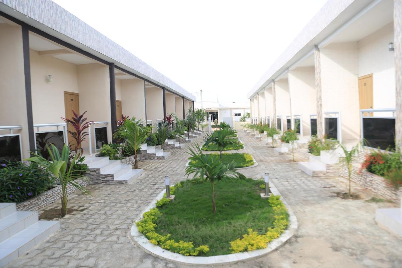 Complexe Hotelier Olympe Korhogo Exteriör bild