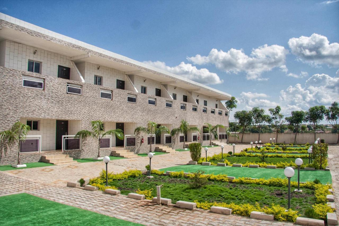 Complexe Hotelier Olympe Korhogo Exteriör bild