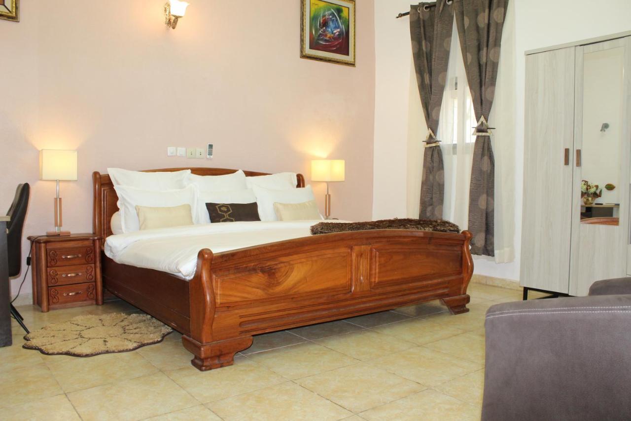 Complexe Hotelier Olympe Korhogo Exteriör bild