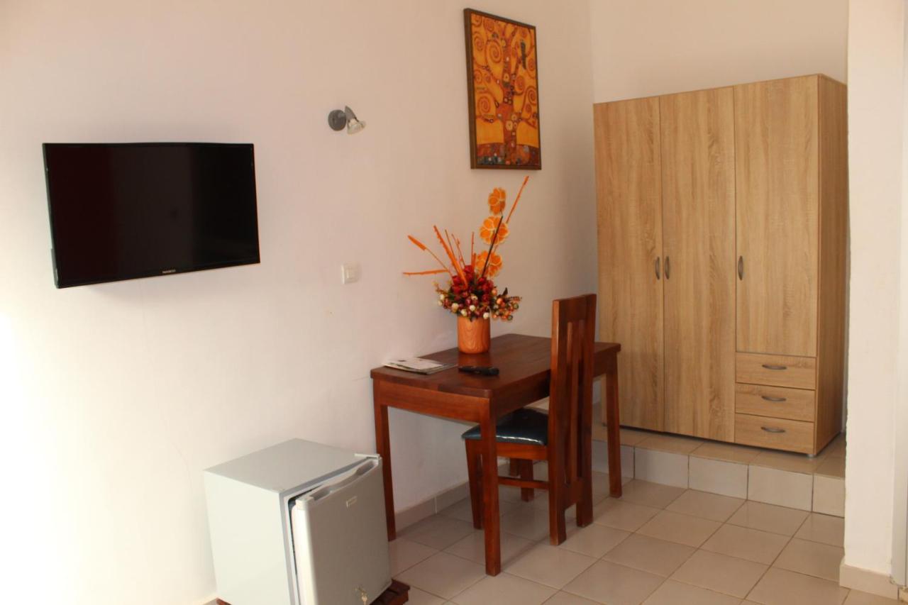 Complexe Hotelier Olympe Korhogo Exteriör bild