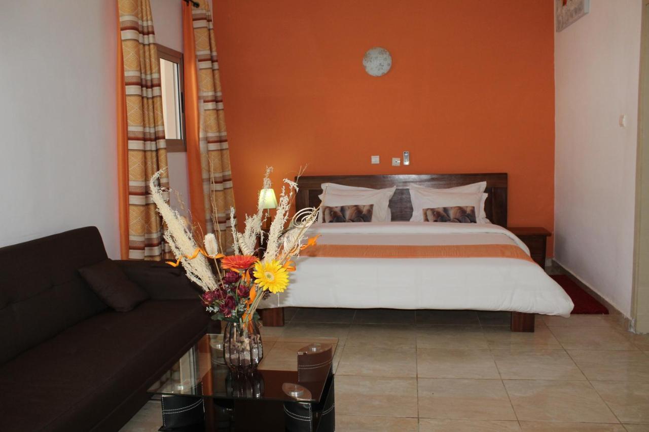 Complexe Hotelier Olympe Korhogo Exteriör bild